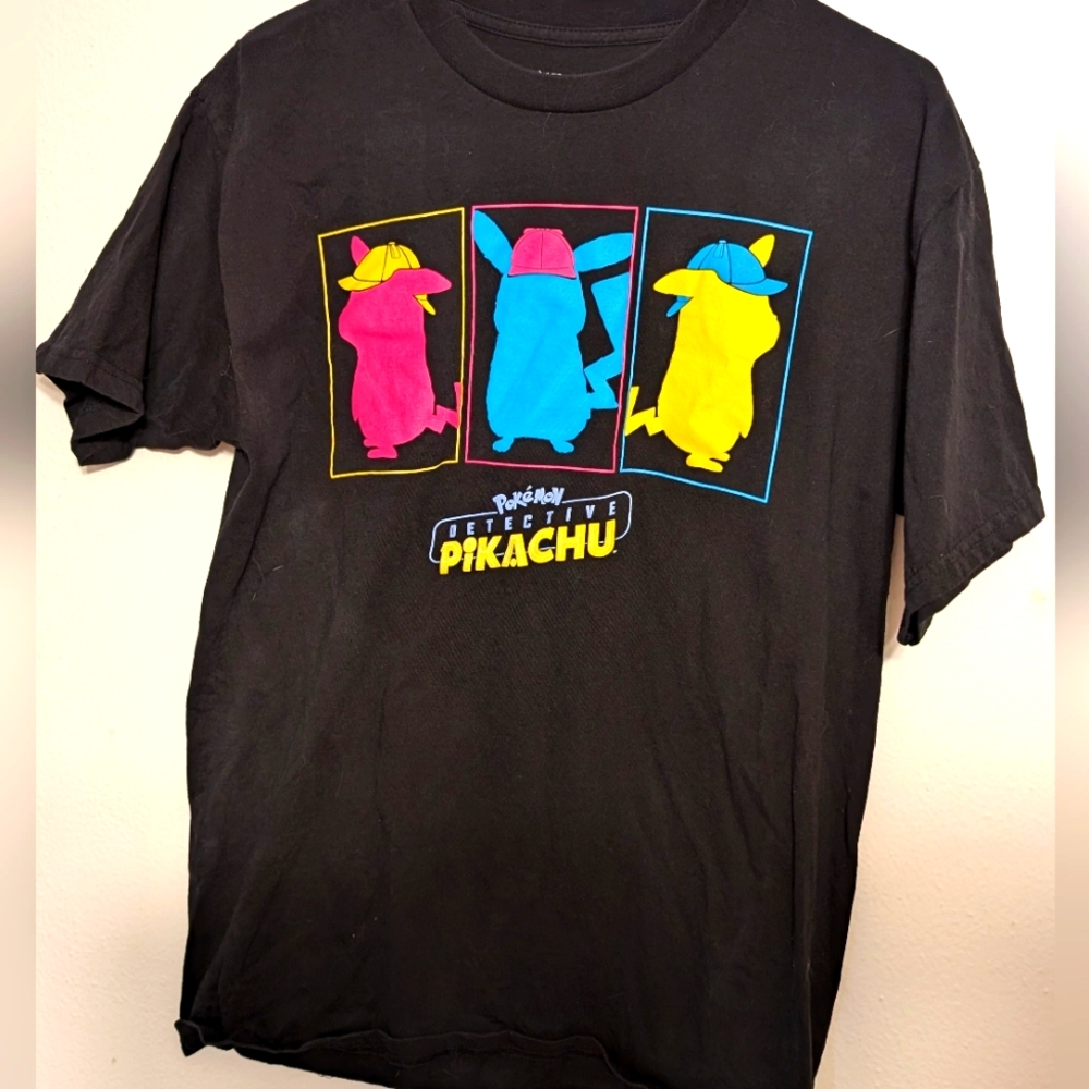 Pokemon detective Pikachu shirt size med